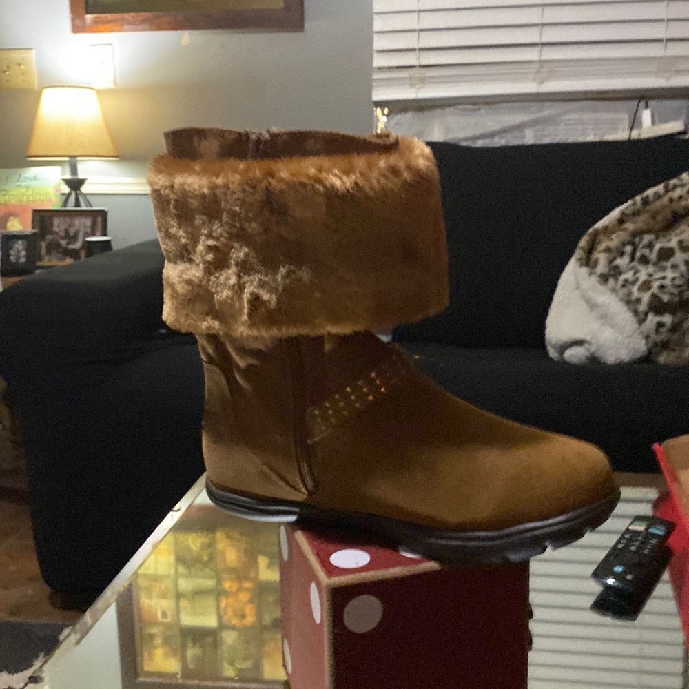 Nice. Cheeks boots never been used